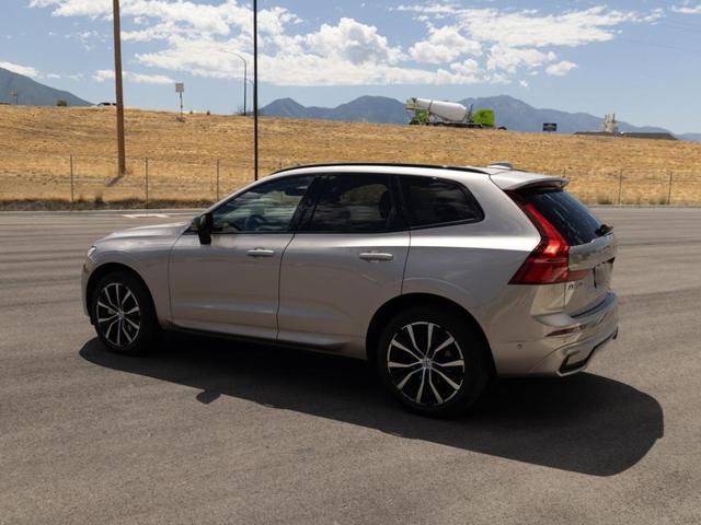 2023 volvo xc60 b5 plus dark theme