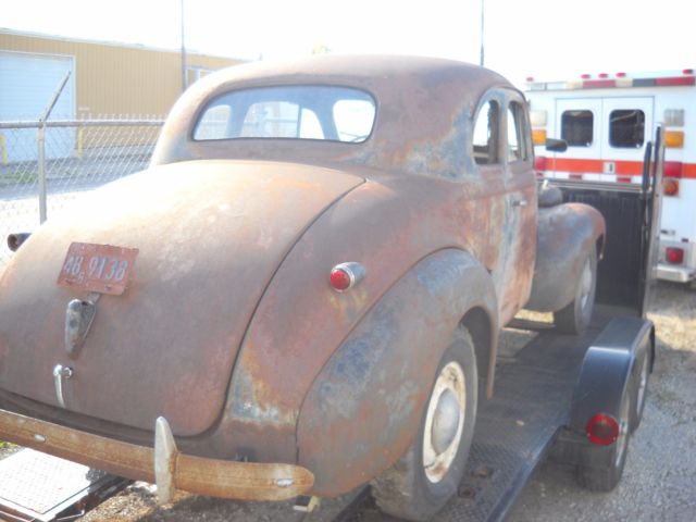 1939 chevy coupe, barn find, is missing the right running board, engine runs
