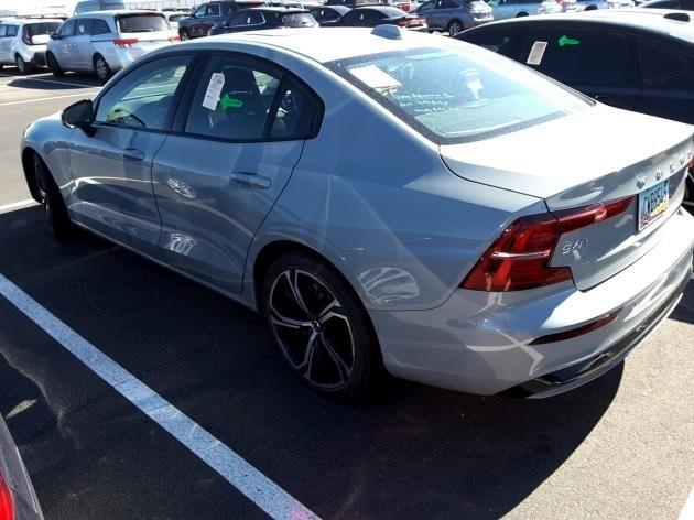 2024 volvo s60 b5 core dark theme
