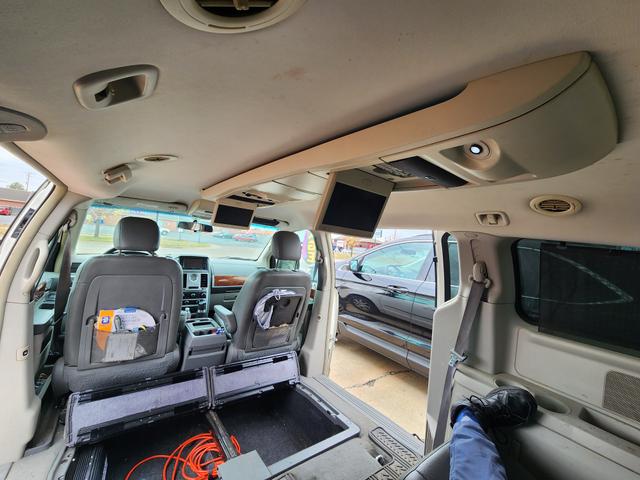 2009 chrysler town & country touring