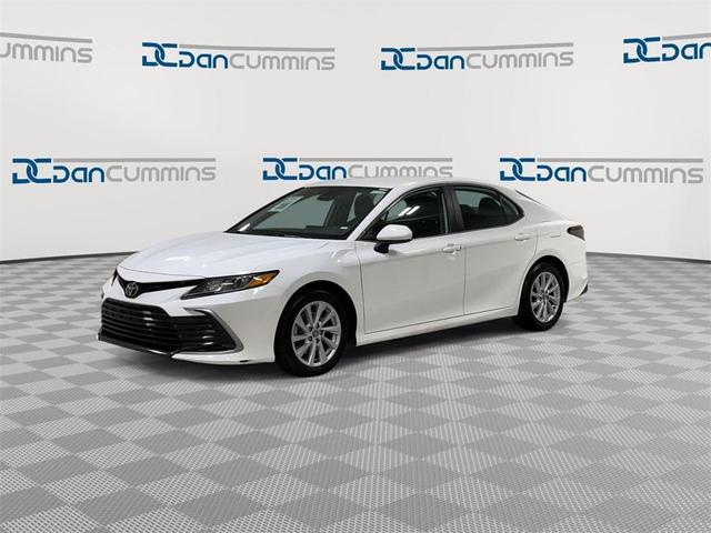 2022 toyota camry le