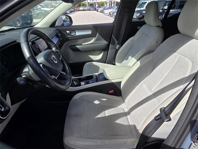 2020 volvo xc40 t4 momentum