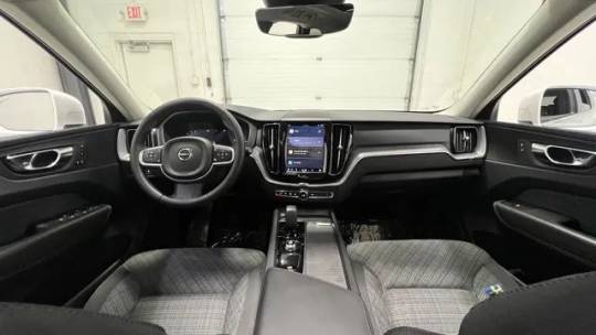 2023 volvo xc60 recharge t8 core bright theme