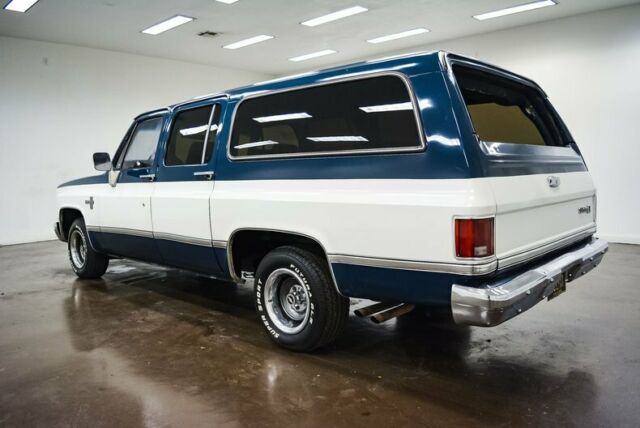 1985 chevrolet suburban 72685 miles blue / white suv 350 chevrolet v8 700r4 aut
