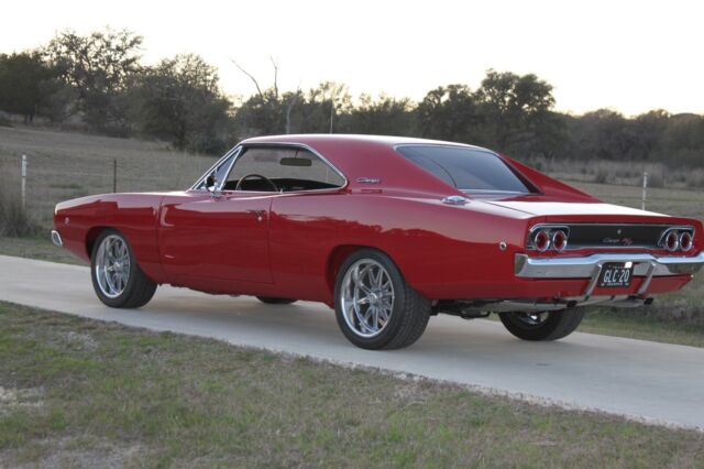 1968 dodge charger r/t 440bb/727auto. professionally built. amazing car!!!