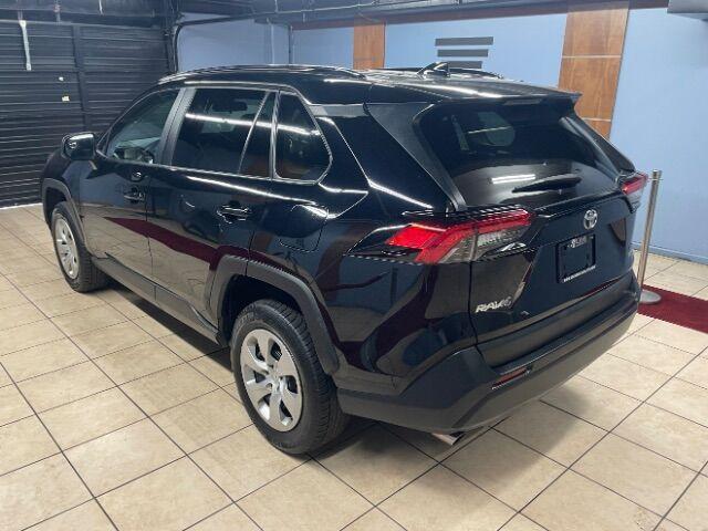 2021 toyota rav4 le