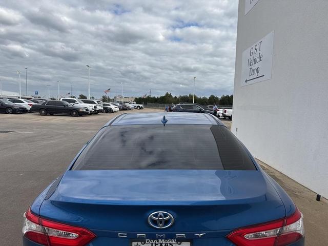 2020 toyota camry hybrid le
