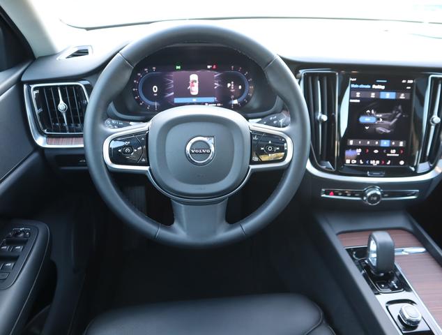 2024 volvo s60 b5 awd plus dark theme
