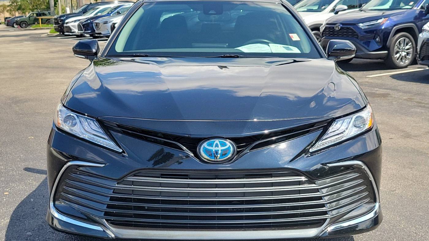2024 toyota camry hybrid xle