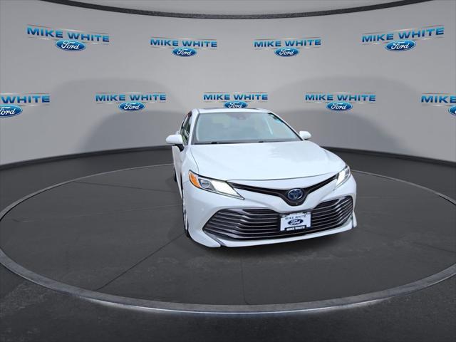 2019 toyota camry hybrid xle