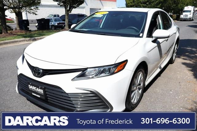 2022 toyota camry le