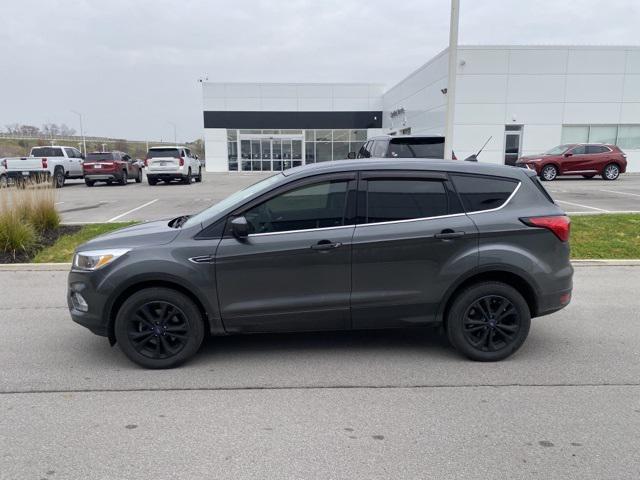 2019 ford escape se