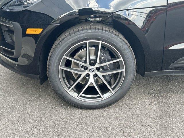 2024 porsche macan base (pdk)