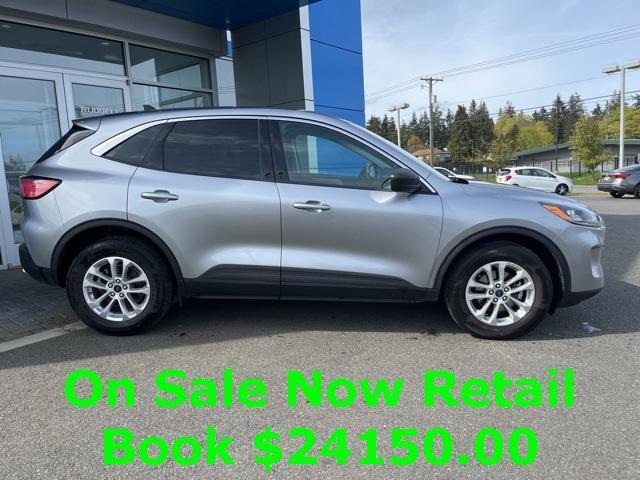 2022 ford escape se