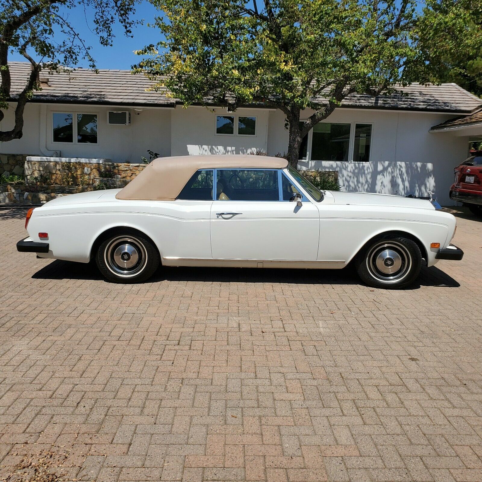 rolls royce corniche convertible 1981