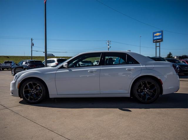 2022 chrysler 300 s