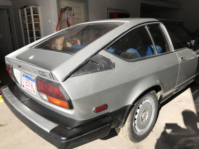 alfa romeo gtv6 1982 silver, new paint, mint custom interior, great driver