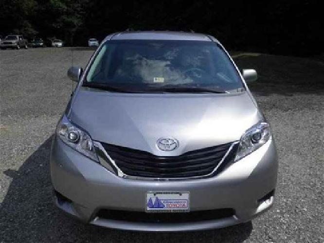 2013 toyota sienna le v6 8 passenger in gloucester, va