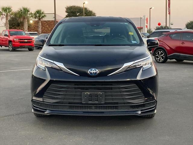 2022 toyota sienna le