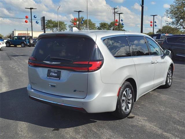 2022 chrysler pacifica hybrid touring l
