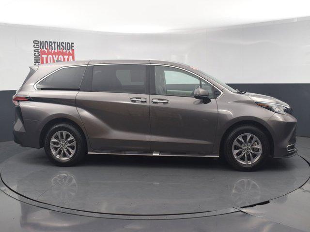 2022 toyota sienna xle
