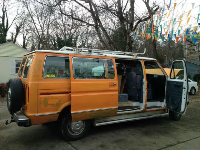 e-250 ford club wagon, clear title, 4.9l windsor v8 rwd, rack, no rust or leaks