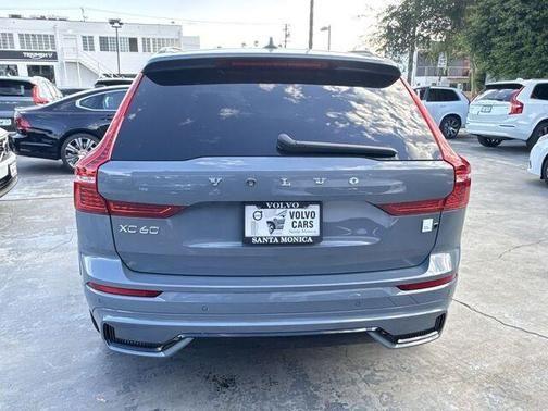 2022 volvo xc60 recharge plug-in hybrid