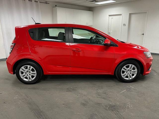 2020 chevrolet sonic fwd hatchback 1fl 5-door