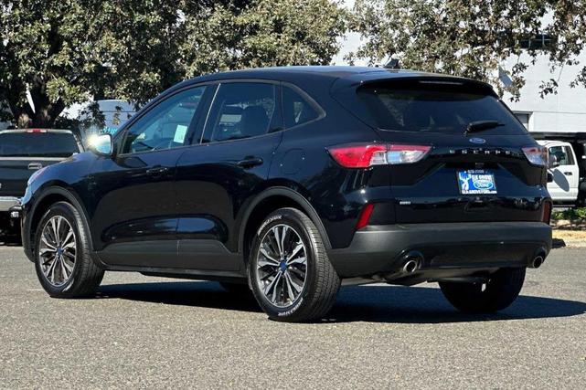 2022 ford escape se