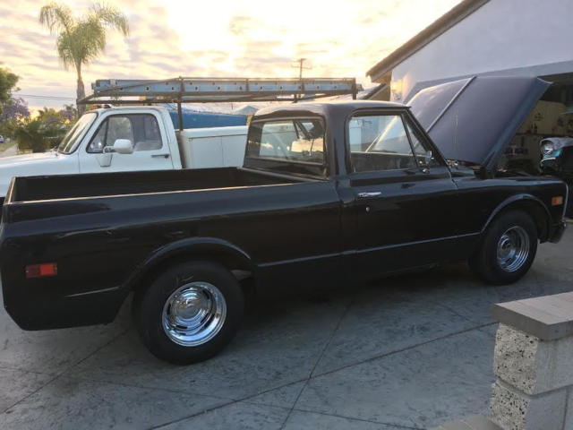 1969 chevy c-10 true shortbed pick-up with fuel injection / 700r transmission