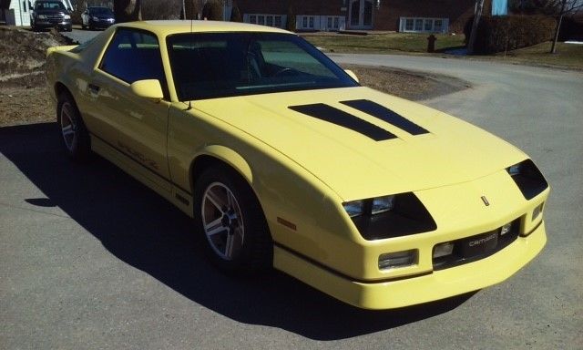 amazing like new 1986 camaro iroc z rare yellow - 55,000 miles - offers/trade?