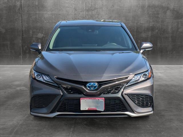 2024 toyota camry hybrid se