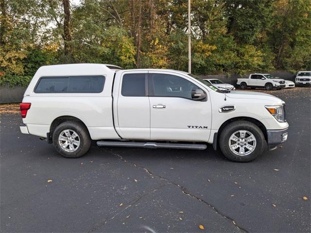 2017 nissan titan sv