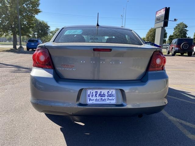2013 dodge avenger se