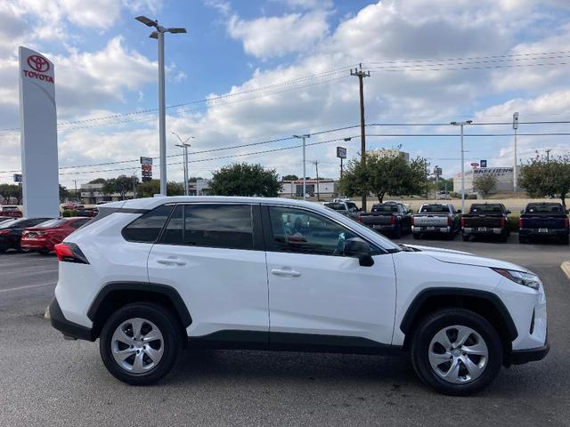 2023 toyota rav4 le
