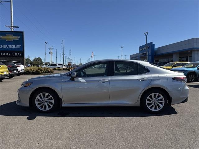 2023 toyota camry le