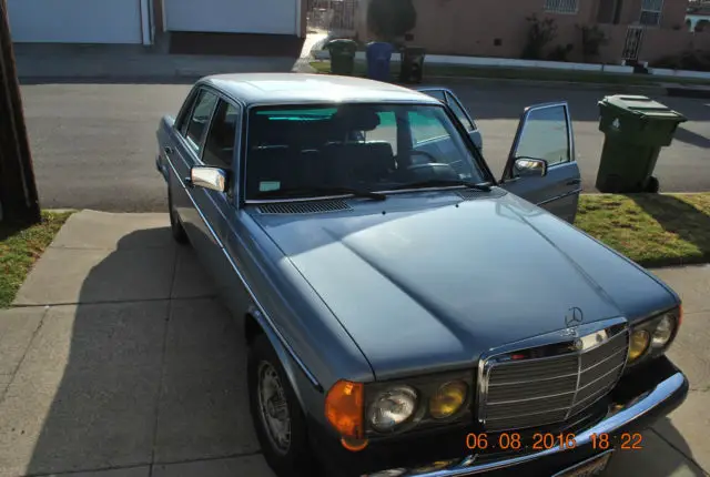 1985 mercedes-benz 300d 4-door sedan in silver blue metallic w123