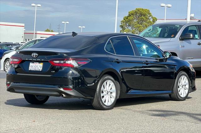 2022 toyota camry le