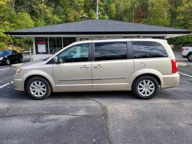 2013 chrysler town & country touring minivan 4d in overland park, kansas