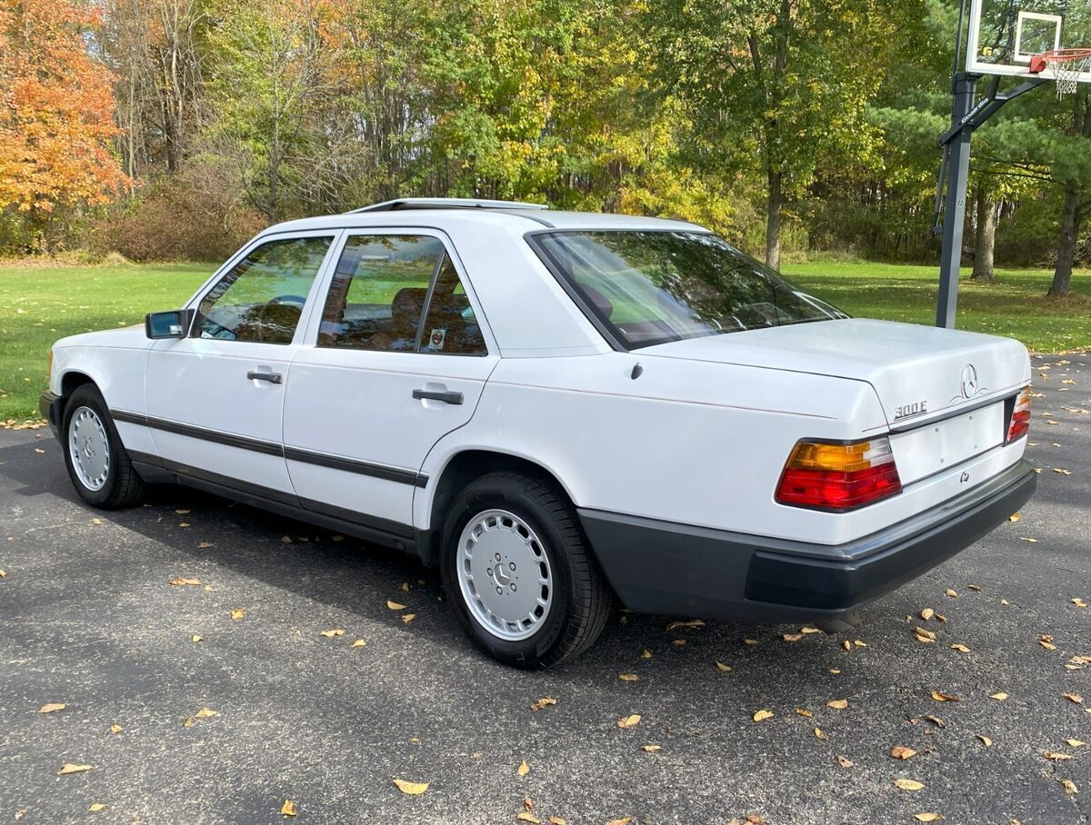 1987 mercedes-benz 300e with only 66k actual miles