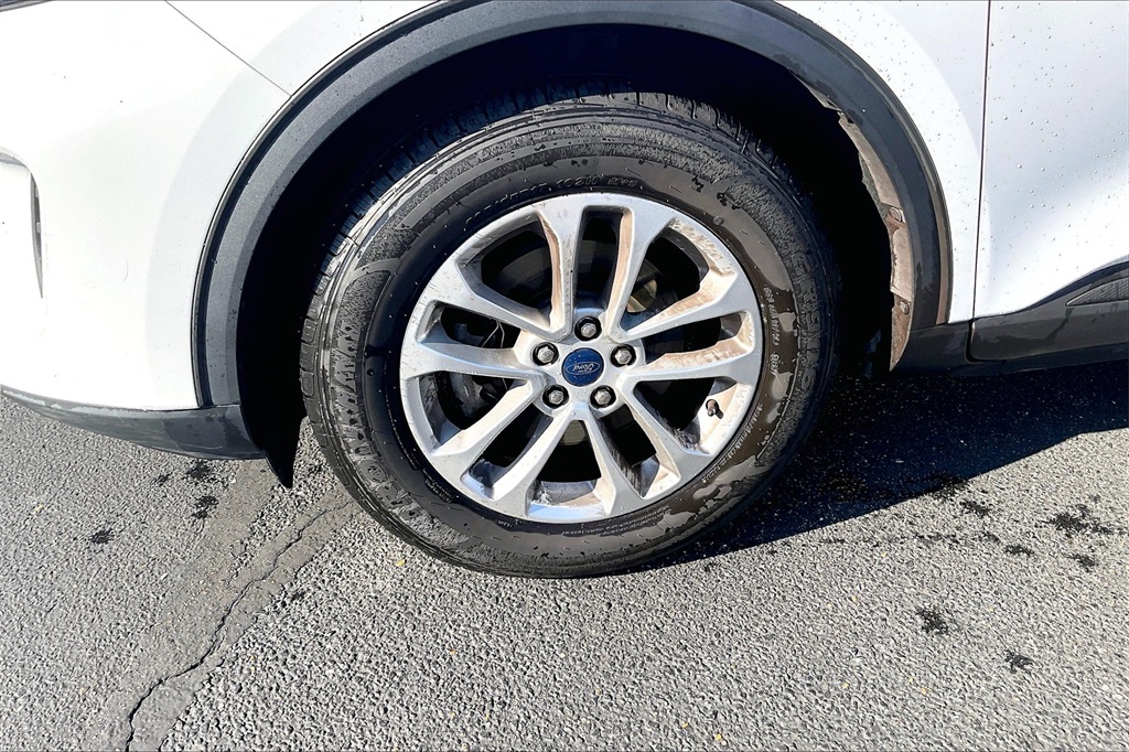 2022 ford escape se