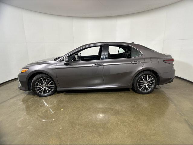 2022 toyota camry hybrid xle