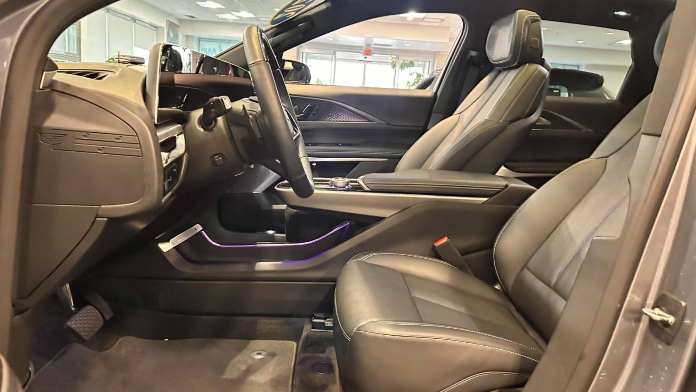 2023 cadillac lyriq luxury