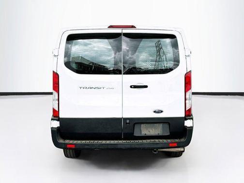 2022 ford transit-250