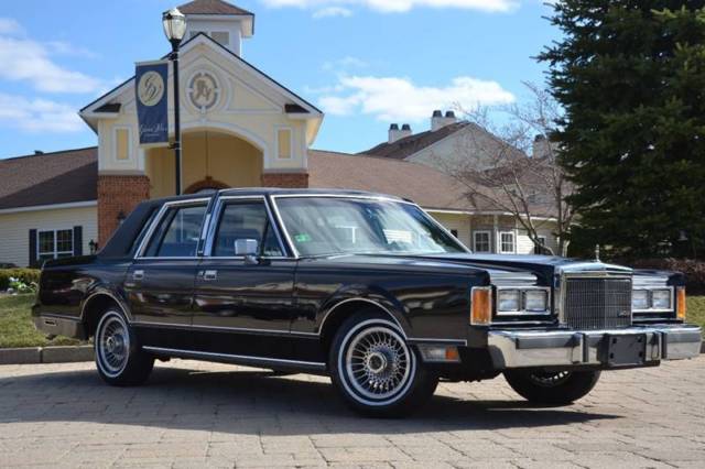 1989 lincoln town car base 4dr sedan automatic 4-speed rwd v8 5.0l gasoline