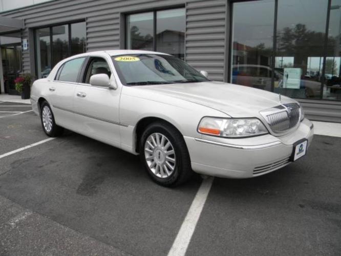 2005 lincoln town car signature signature 4dr sedan for sale in brentwood, new hampshire