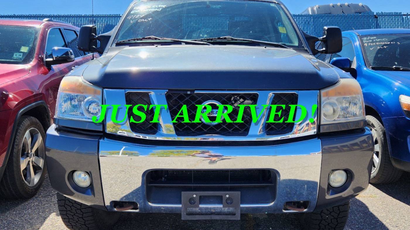 2012 nissan titan sv