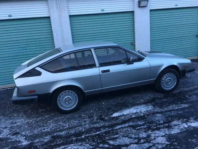 alfa romeo gtv6 1982 silver, new paint, nice custom interior, great driver