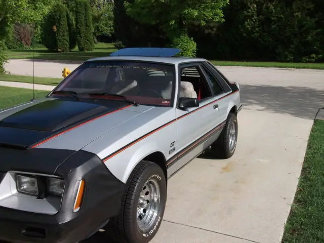 1983 ford mustang gt hatchback 2-door 5.0l
