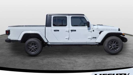 2024 Jeep Gladiator